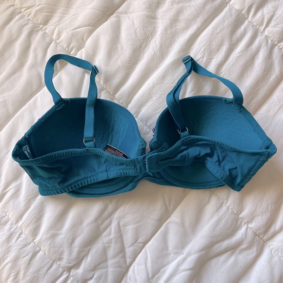 Very sexy Balconette Bra by Victoria Secret - Picture 3 of 6